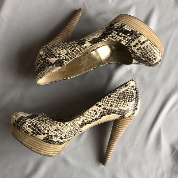 Guess Snake Skin Print High Heel Shoes Womens Size 7.5 - Picture 8 of 8